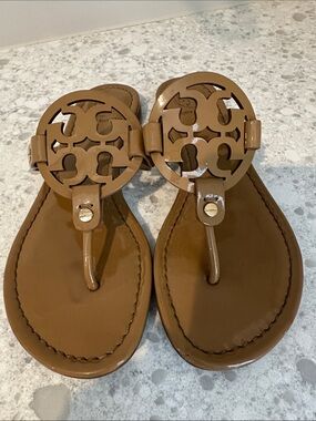 Tory Burch Sand Patent Leather Miller Sandals Size 7 1/2